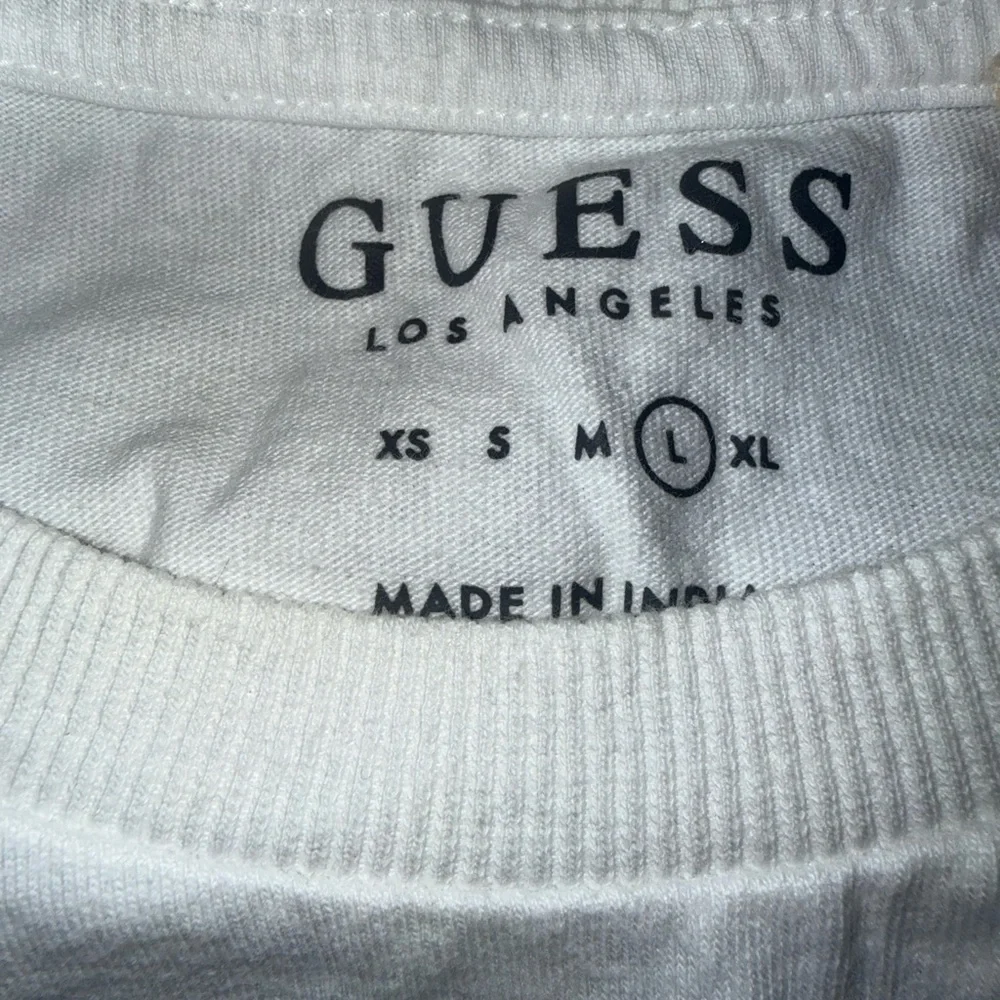GUESS Classic White Short Sleeve Tee - Picture 6 of 6